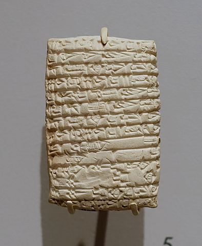Cuneiform tablet with bread and flour distributions, Ur III Period, c. 2100-2000 BC - Harvard Semitic Museum - Cambridge, MA - DSC06146